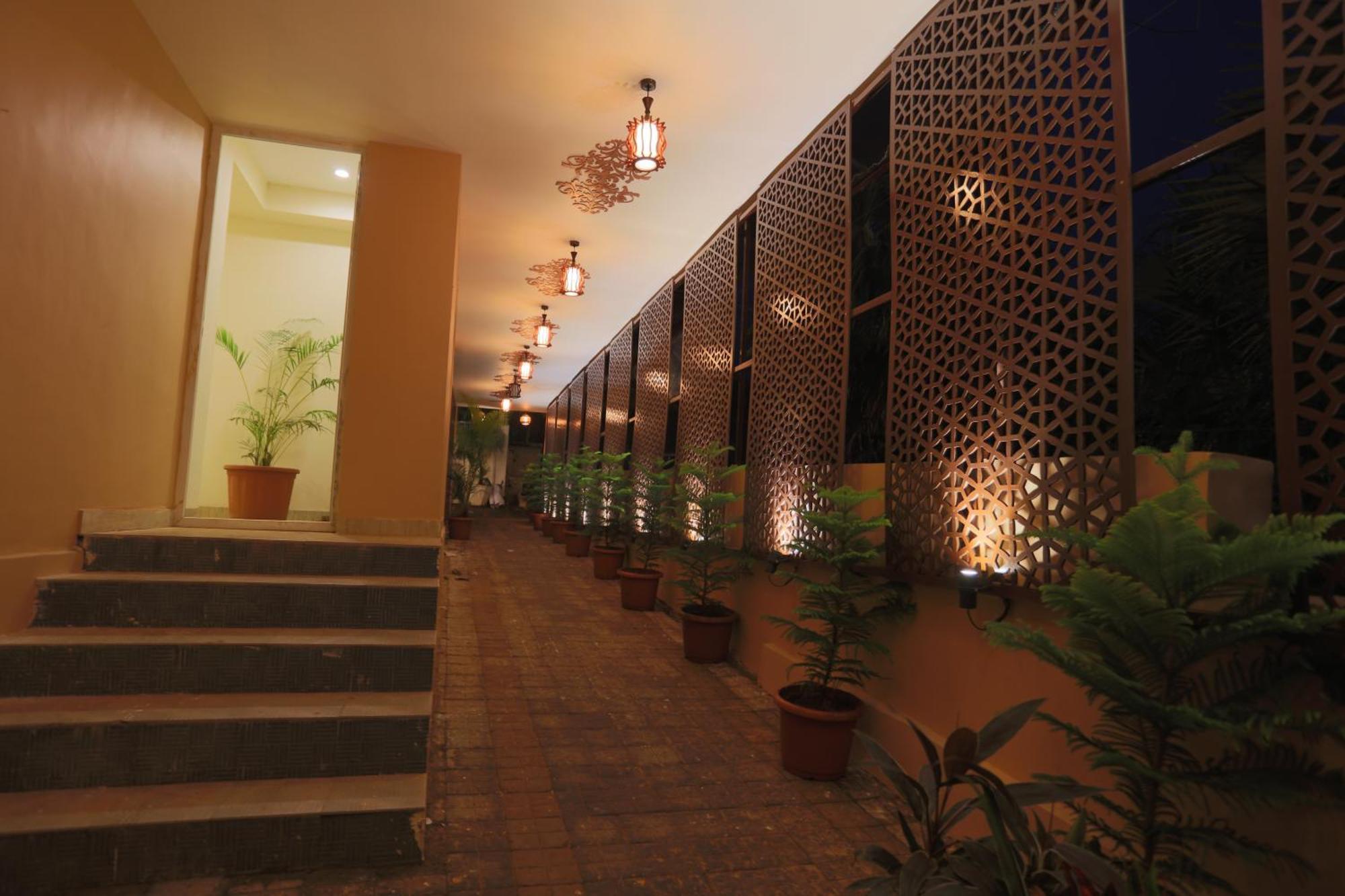 Sinon Baga Retreat Hotel Bagian luar foto