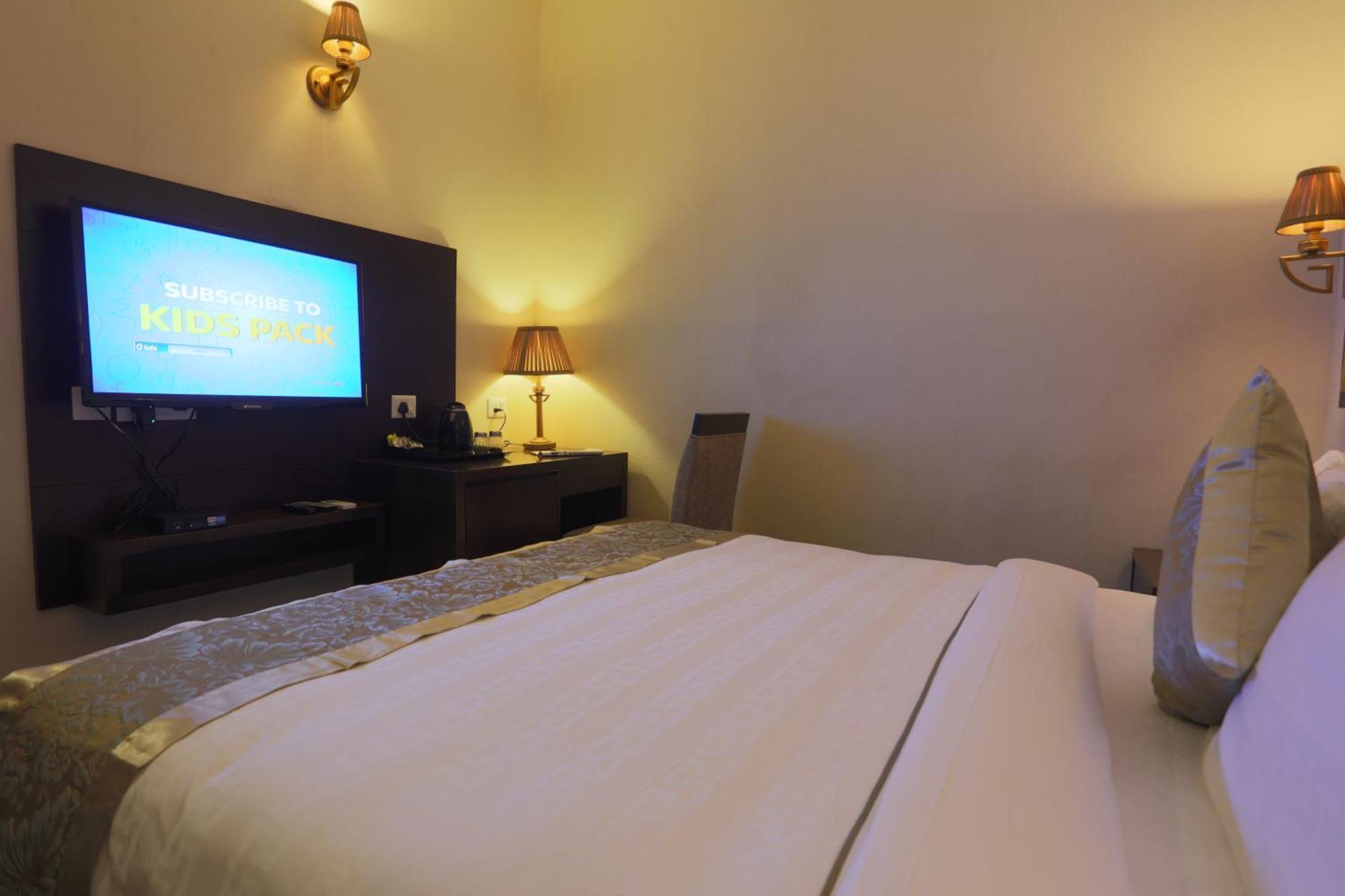 Sinon Baga Retreat Hotel Bagian luar foto
