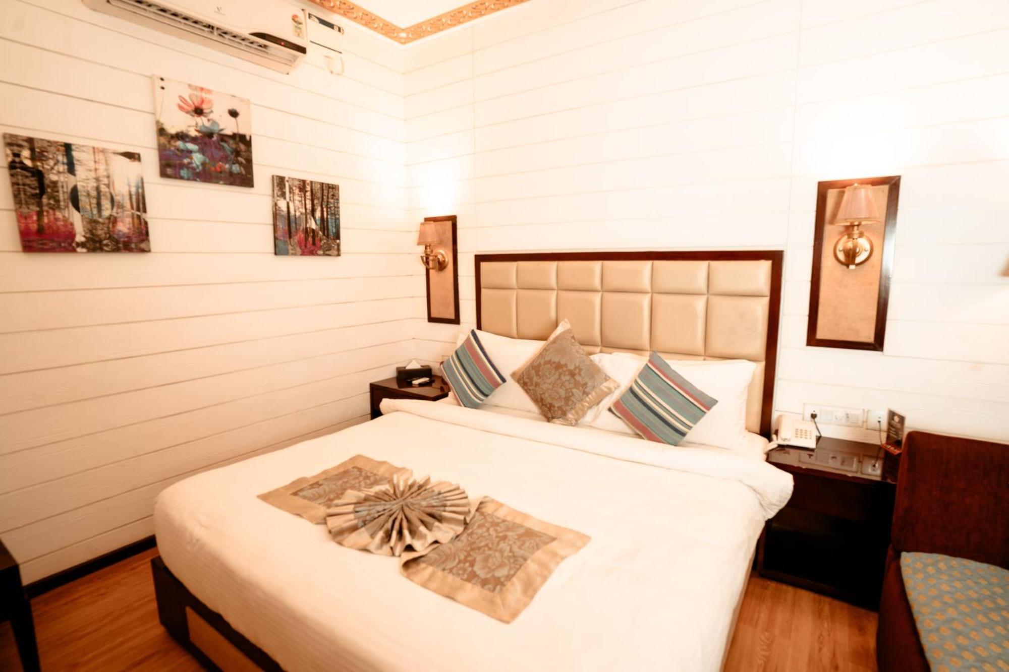 Sinon Baga Retreat Hotel Bagian luar foto