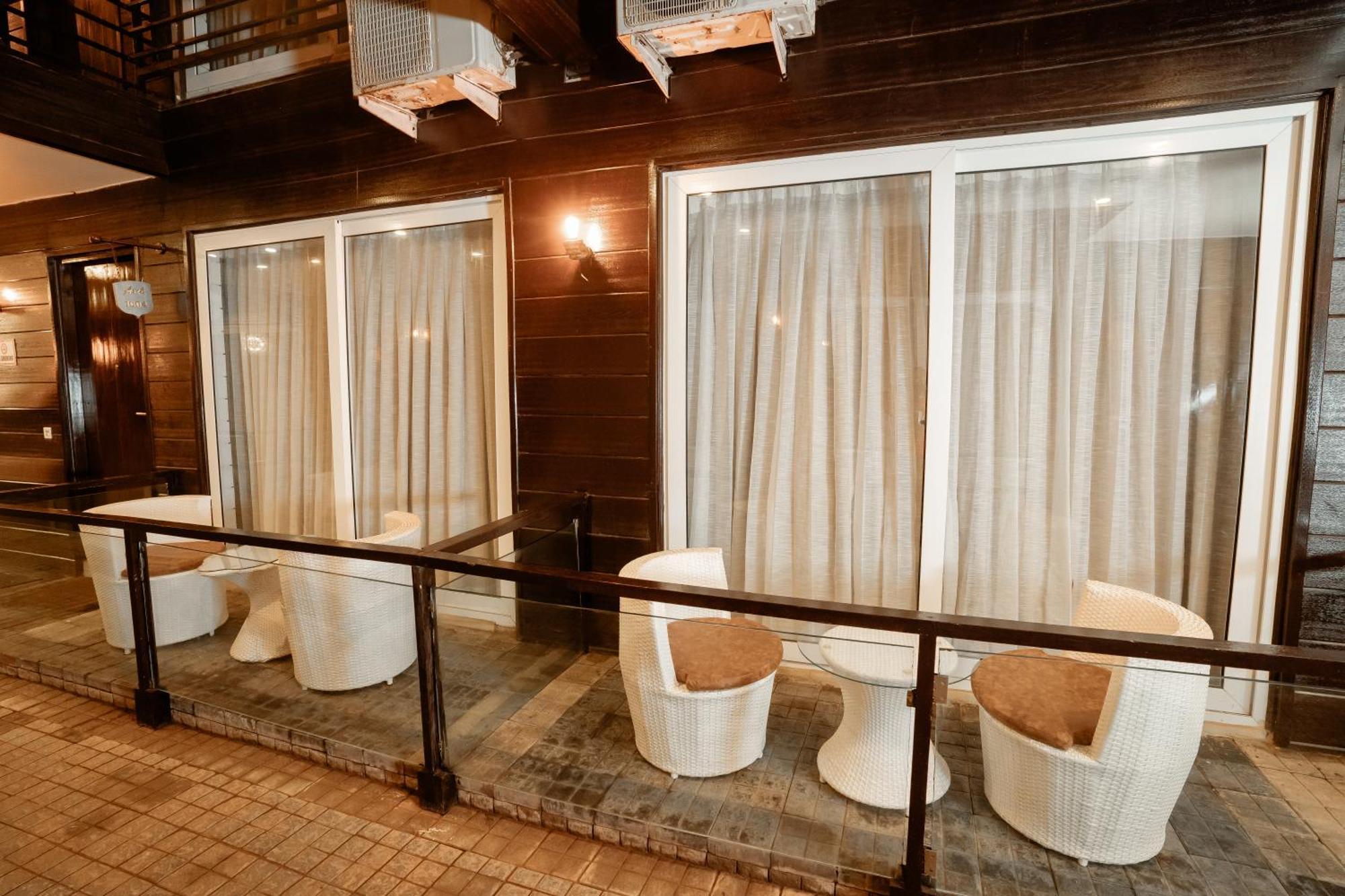 Sinon Baga Retreat Hotel Bagian luar foto