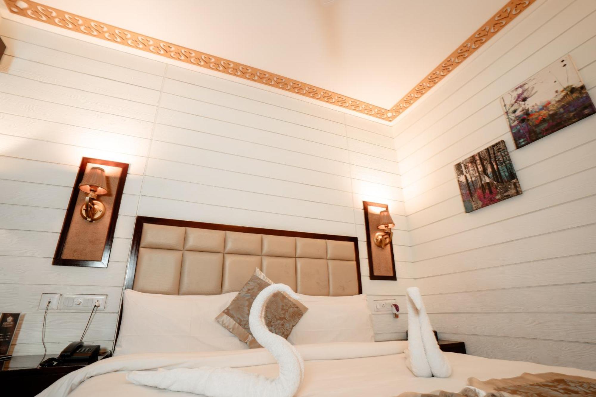 Sinon Baga Retreat Hotel Bagian luar foto