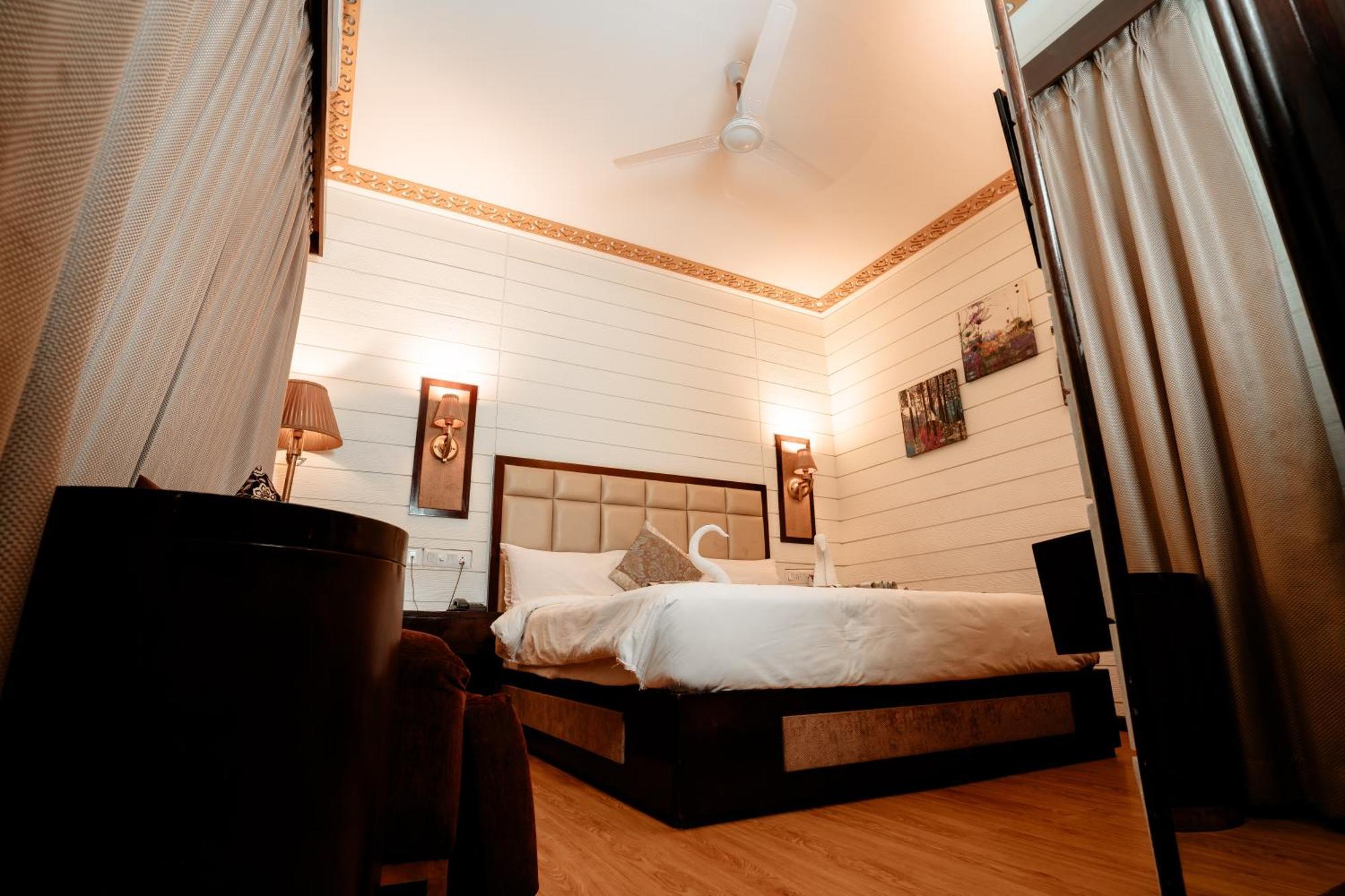 Sinon Baga Retreat Hotel Bagian luar foto