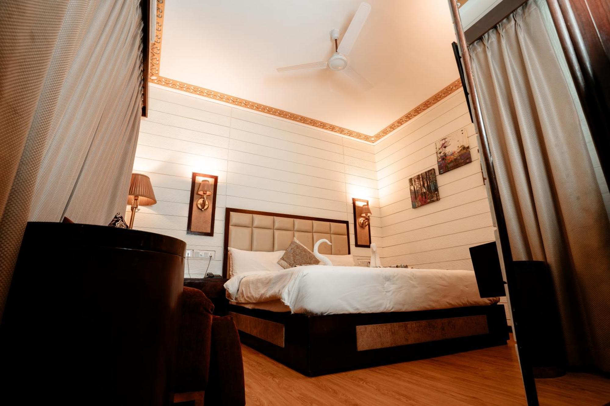 Sinon Baga Retreat Hotel Bagian luar foto