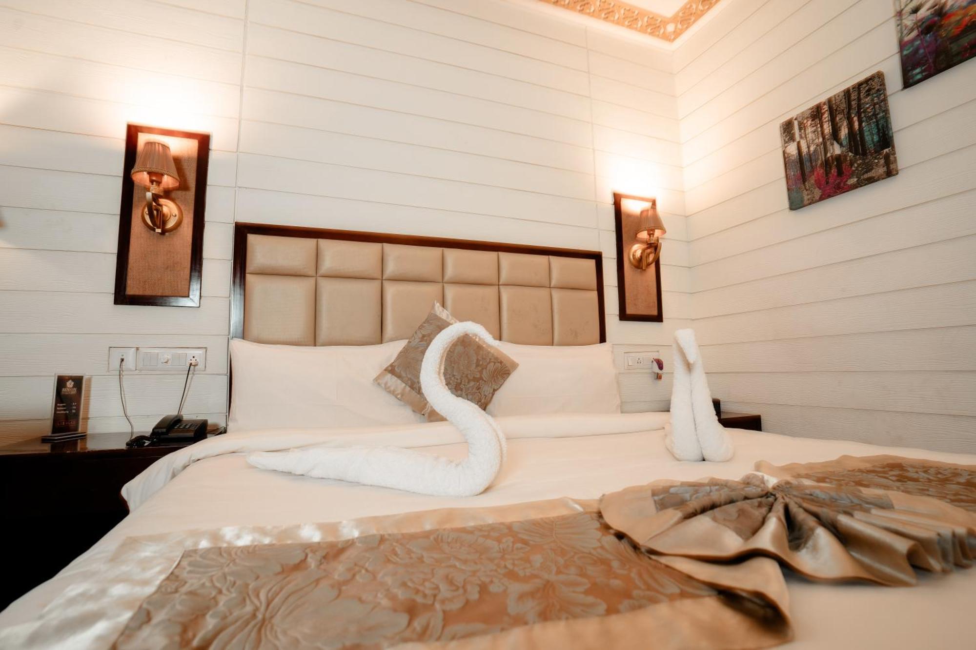 Sinon Baga Retreat Hotel Bagian luar foto